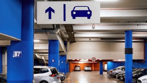 (P) Cum economisești timp și bani alegând parcarea potrivită la aeroportul din București