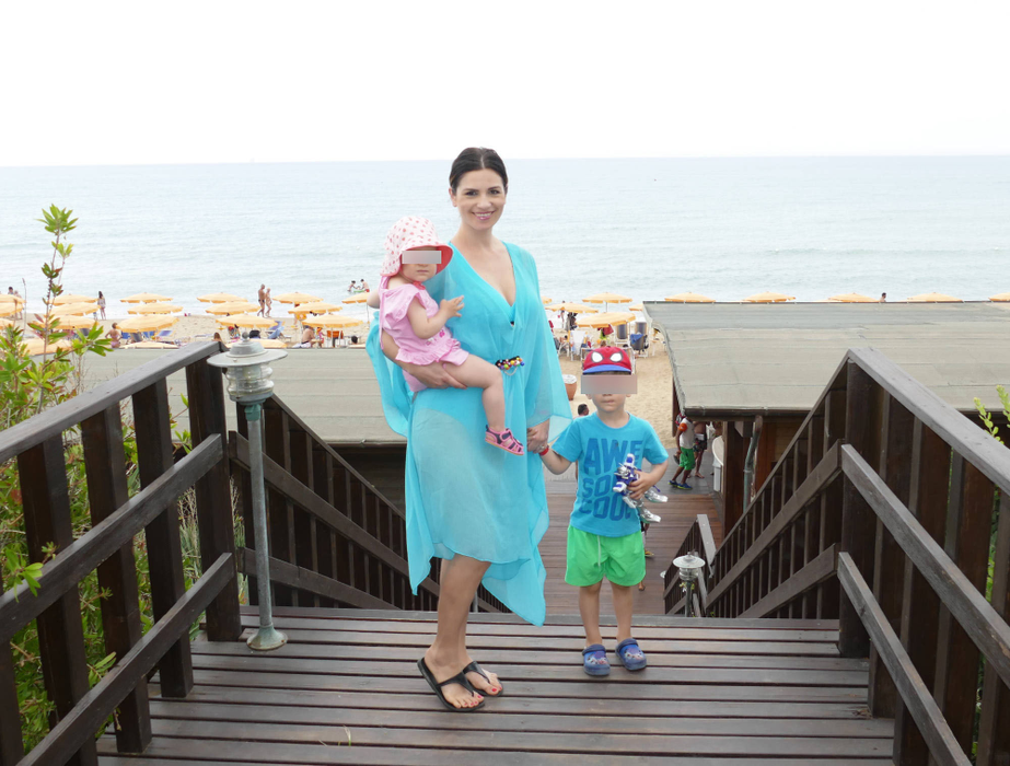 ELLIE WHITE, prima vacanţă la mare alături de fetiţa ei! Unde a petrecut artista şapte zile de vis