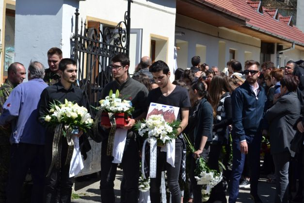 Imagini sfâşietoare de la înmormântarea Getei Dor Popescu. Sursa foto: adevărul.ro