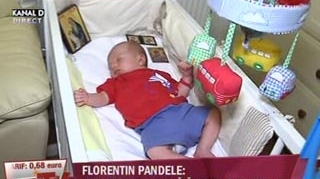 VIDEO Baiatul lui Gabi Firea si al lui Florin Pandele doarme in patut cu patru icoane! La o luna, taticul are deja planuri pentru el: "As vrea sa fie preot, nu popa"