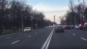 Astă da tupeu! Ce a făcut un taximetrist pe un Bulevardul Aviatorilor din Capitală! Imagini scandaloase