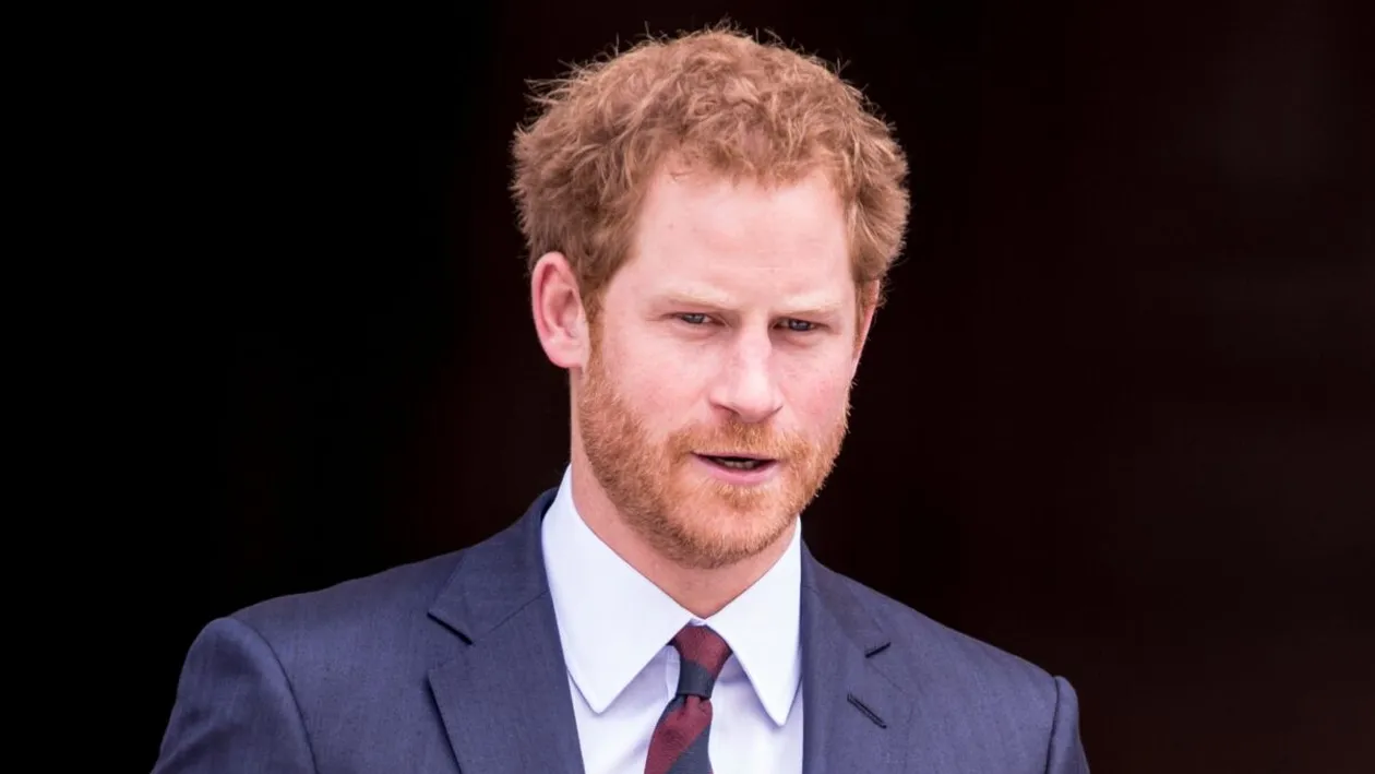 Prințul Harry a fost „frustrat” de-a lungul vremii de comparația cu unchiul său, fostul prinț Andrew. Ce spun apropiații Casei Regale