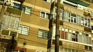 O tanara de 30 de ani s-a aruncat de pe un bloc din Bucuresti