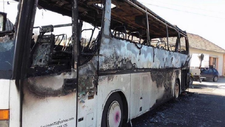 Un autocar cu 37 de elevi din Maramureş a luat foc în mers

sursă foto: dej24