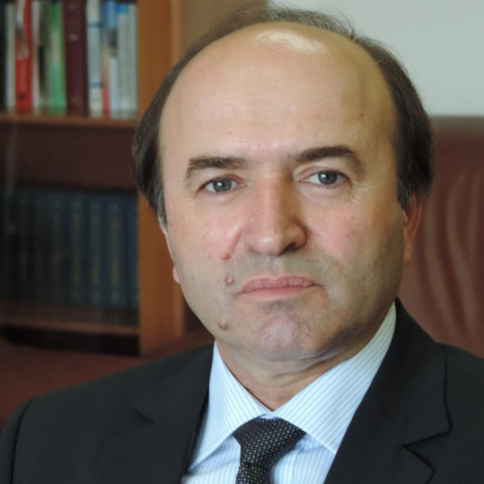 Tudorel Toader, respectat şi iubit de studenţi