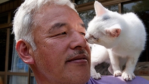 Uite ce face “salvatorul de la Fukushima”. Infrunta zilnic moartea ca sa ingrijeasca animalele!