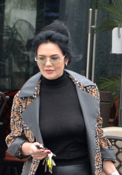 Ioana Năstase, super sexy în mall chiar înainte să fie pălmuită de soț! Și-a scos nurii la vedere