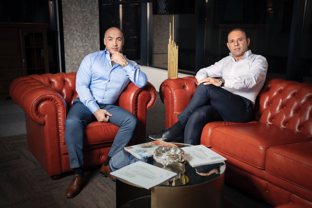Dan Drăgulin si Robertino Georgescu, proprietarii Metropolitan, s-au remarcat prin construcția a mii de apartamente de cea mai joasă calitate în Popești Leordeni