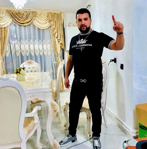Tzancă Uraganul i-a “furat” nora celebrului Leo. Sexoasa brunetă care l-a făcut bunic pe „Prinț” s-ar fi iubit și în trecut cu vestitul manelist
