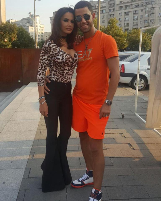 După ce a renunţat la silicoane, Oana Zăvoranu a pozat în pielea goală! Imaginea a ajuns pe reţelele de socializare