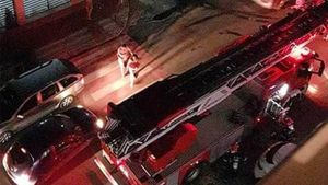 Explozie într-un bloc din Popești Leordeni. Un bărbat ar fi încercat să se sinucidă dând drumul la gaze. FOTO&VIDEO