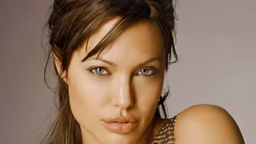 Angelina are cele mai sexy buze de la Hollywood