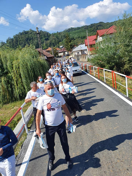 Anca-Alina Baciu, cea mai tânără primăriță din România. Frumoasa roșcată a câștigat alegerile într-o comună din Argeș în locul tatălui ei, Virgil Baciu