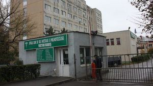 Scandal în Spitalul de Boli Infecţioase Craiova! Mai mulți rromi au spart ușile clinicii, când au aflat că vor fi internaţi pentru că erau pozitivi COVID 19