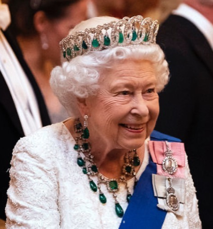 Palatul Buckingham a fost jefuit. Bunurile Reginei Elisabeta a  II-a au fost vândute pe internet