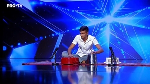 FOTO / Românii au talent. Imaginile care spun totul! Percuție la oale: ”Sigur nu ai greșit emisiunea?”