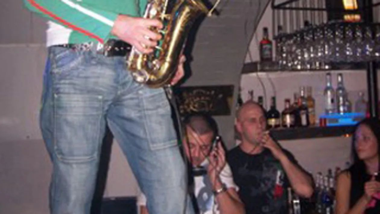 Saxofonistul DJ Dax de la Divertis sufera de o forma rara de cancer!