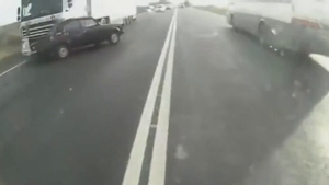 A fost lovit violent de un tir si nimeni nu se astepta sa il mai gaseasca in viata! Ce s-a intamplat cu acest sofer!