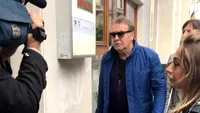 Gabriel Cotabiţă, în lacrimi la Teatrul „Constantin Tănase”, acolo unde va fi depus trupul neînsufleţit al Stelei Popescu. Artistul a vrut să o întâmpine primul pe regretata actriţă