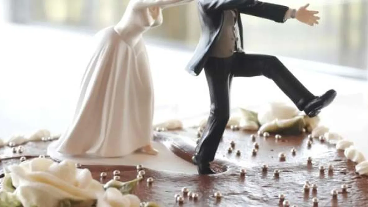 BANC | Doi tineri căsătoriți se întorc din luna de miere, iar după o zi mireasa își sună mama