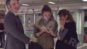 La o săptămână de la moartea fostului iubit, am filmat-o la aeroport în timp ce…