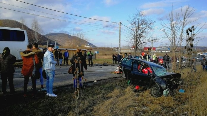 Plan roşu de intervenţie, activat! Accident teribil între un TIR şi un microbuz. Sunt 9 victime