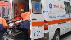 Zece persoane au ajuns la spital după ce două microbuze s-au ciocnit în fața Gării Obor din Capitală | VIDEO