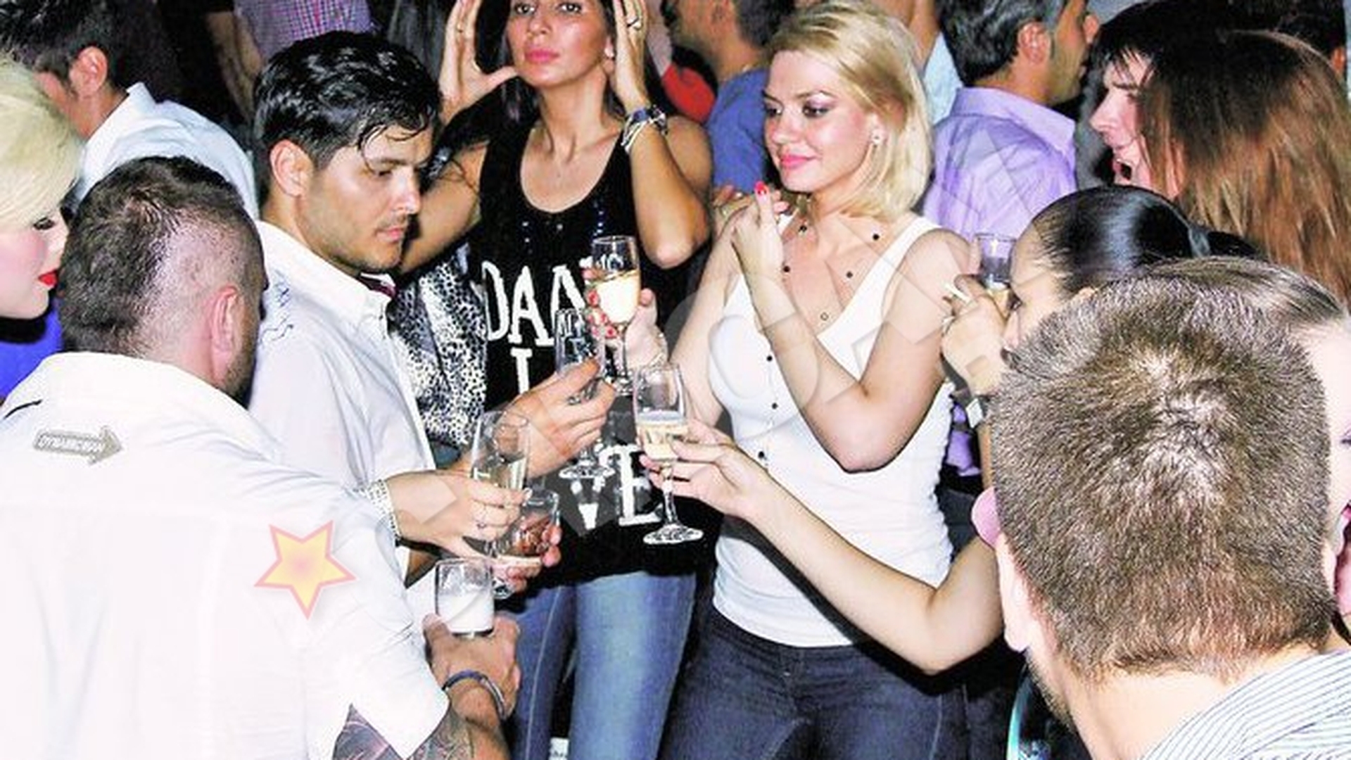 Varciu s-a pipait pana dimineata cu o blonda sub ochii fostei iubite! Preludiu in club!