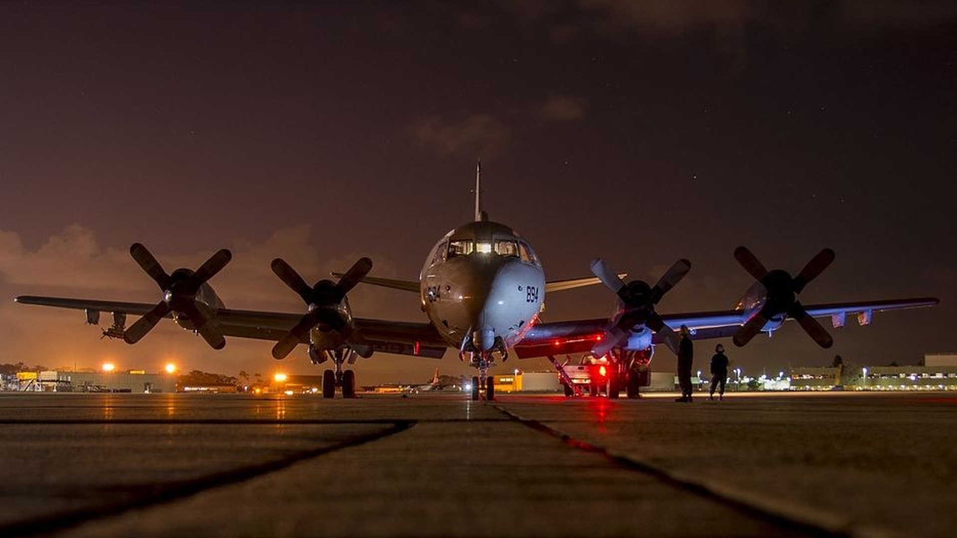 Un avion cu 136 de pasageri la bord a lovit zidul înconjurător al unui aeroport din India, în timpul decolării!