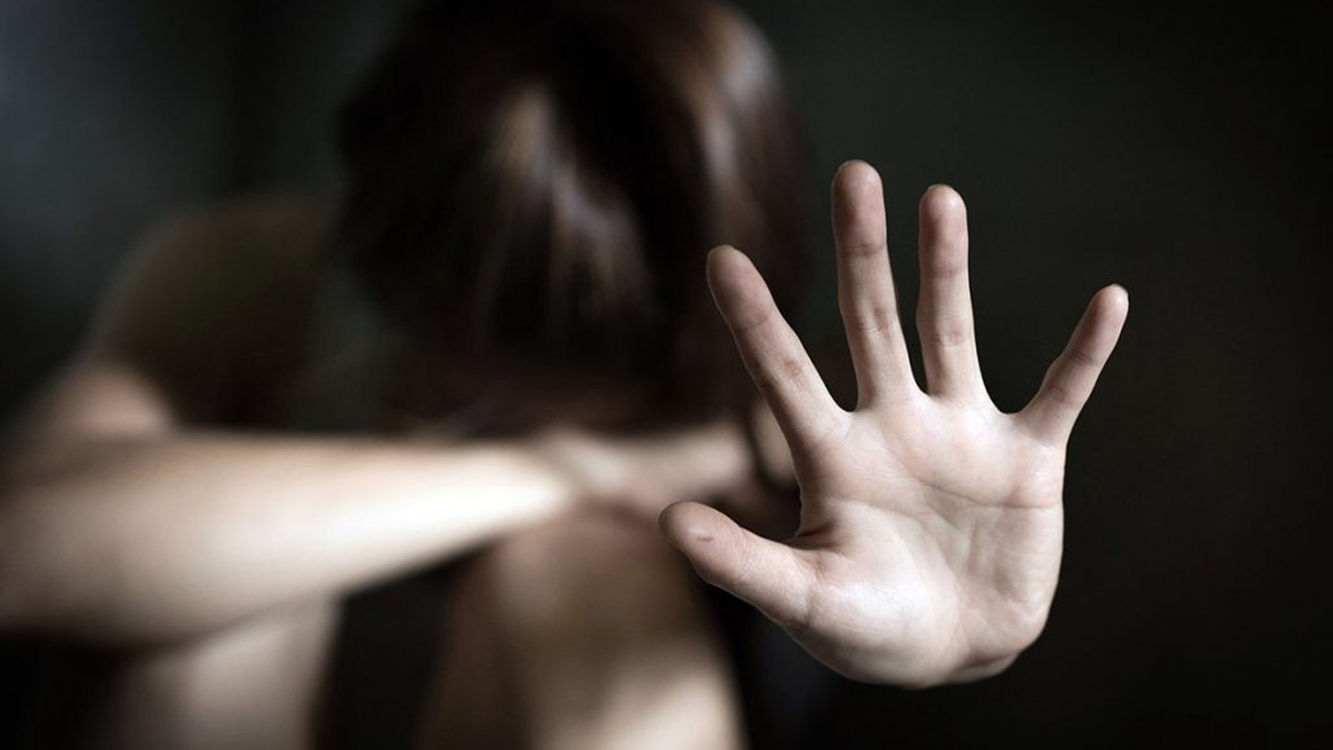 Caz incredibil la Iași. Un bătrân de 66 de ani a violat ani la rând o copilă de 15 ani. Totul a ieșit la iveală când bărbatul a dus-o la medic crezând că este însărcinată