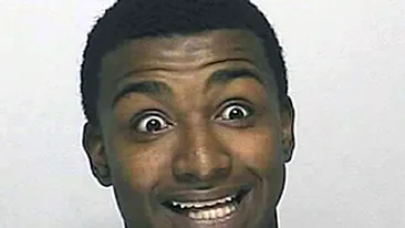 A inghitit un plic cu cocaina sub ochii politistilor