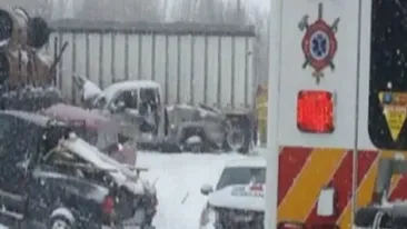Ninsoare periculoasă în Canada: Trei persoane au murit şi o sută au fost rănite într-un carambol