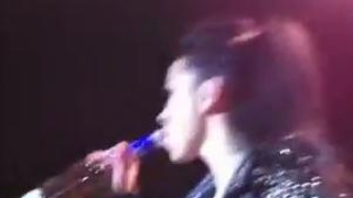 VIDEO Inna a baut tequila in timpul unui concert! Vezi cum a cantat dupa shot!