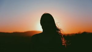 O artistă din România ascunde o mare dramă. A trăit un adevărat iad în timpul căsniciei: ”Ajunsesem să consum 1 litru de vodcă pe zi”