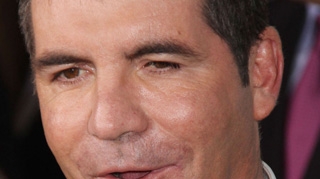Simon Cowell si-a tras vila de 15,5 milioane de dolari in Beverly Hills! Proprietatea are sala de cinema, piscina si seminee in curte