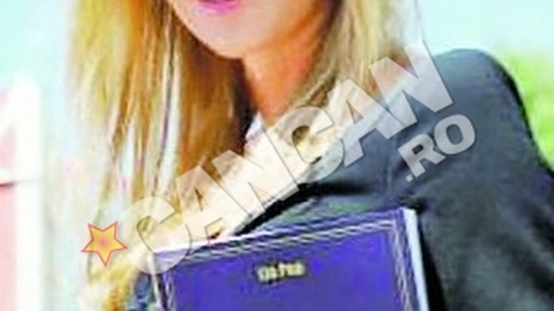 Crina Abrudan a sarbatorit, la Oradea, 10 ani de la terminarea facultatii. Primita ca o diva de fostii colegi
