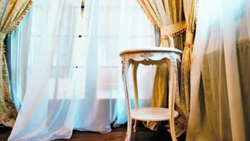 Cum sa alegi draperiile pentru un dormitor romantic
