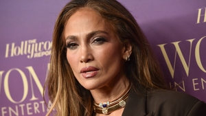 Jennifer Lopez le răspunde tranșant celor care o critică: „Dacă ai avea fundul meu, ai umbla dezbrăcată!”