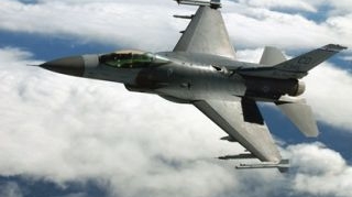 VIDEO Doua avioane F-16 americane au survolat spatiul aerian al Romaniei