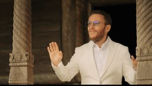 Scandal monstru cu Florin Cercel! A filmat un videoclip în curtea unei biserici și...