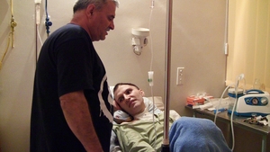 Tatal politistului Codrut Oprea, bagat in coma de un interlop, vrea sa se angajeze la SMURD pentru a salva alte vieti!