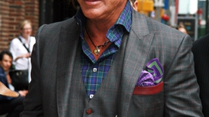 VIDEO Mickey Rourke a jucat ping pong cu gardienii dintr-o inchisoare ruseasca!