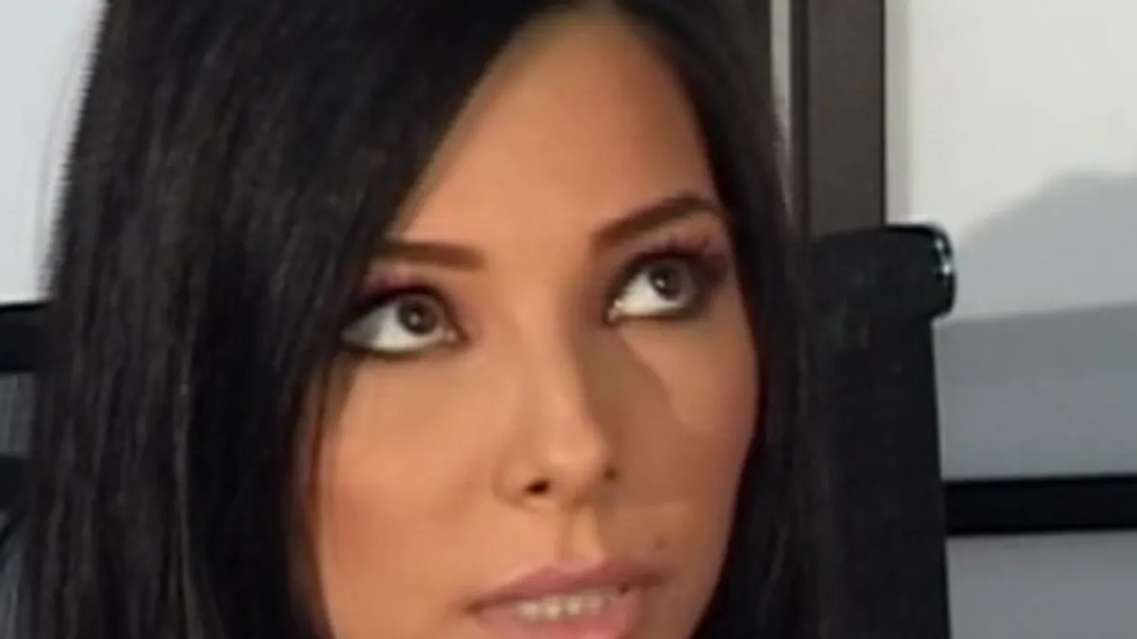 VIDEO Corina Caragea: Nu ma duc la plaja fara crema de protectie. Am multe alunite si sfatul dermatologului este sfant