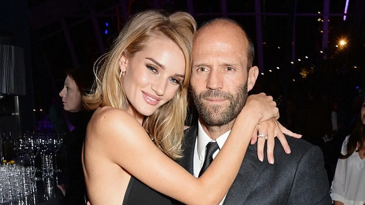 Jason Statham, din nou tată. Iubita lui, modelul Rosie Huntington, a născut o fetiță