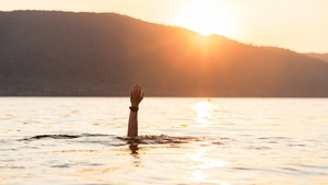 Tragedie fără margini în Dâmbovița. Un minor și-a găsit sfârșitul într-o piscină