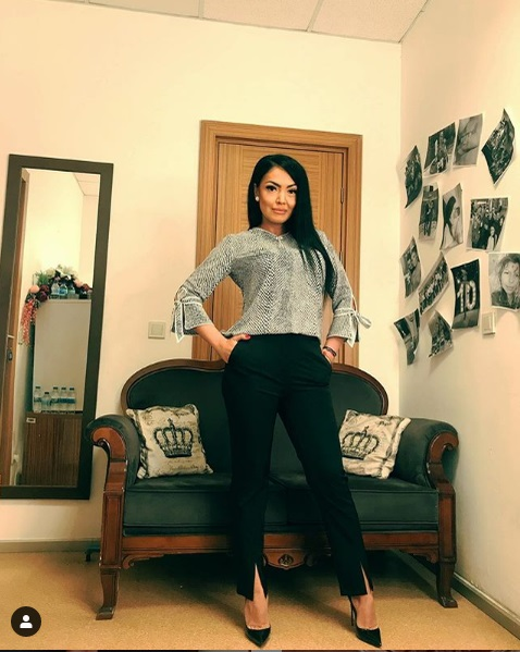 NU o recunoști! Poză în premieră cu Andreea Mantea în liceu, îmbrățișată senzual de un coleg
