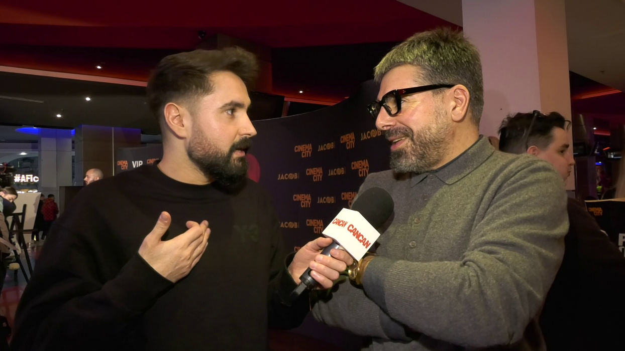 Maurice Munteanu: "Tibi e foarte OK, dar n-o să pot să spun niciodată că Tibi e cel mai bine îmbrăcat bărbat din România, că n-am cum să spun asta. E un tip care se îmbracă civilizat, decent, dar cred că e nevoie de un pic mai mult!" (Foto: captură video)