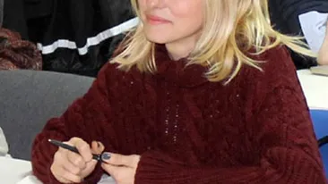 Dana Rogoz este din nou studenta! In vara voi merge la Paris, unde voi fi evaluata de o comisie