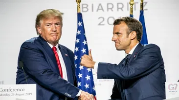 Donald Trump vs. Emmanuel Macron! Duelul „strângerii de mână” care a devenit viral pe TikTok!