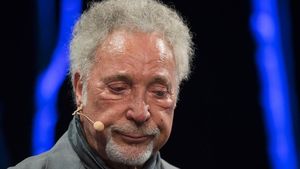 Tom Jones a fost şi el victima unei hărţuiri sexuale: "M-am simţit îngrozitor"
